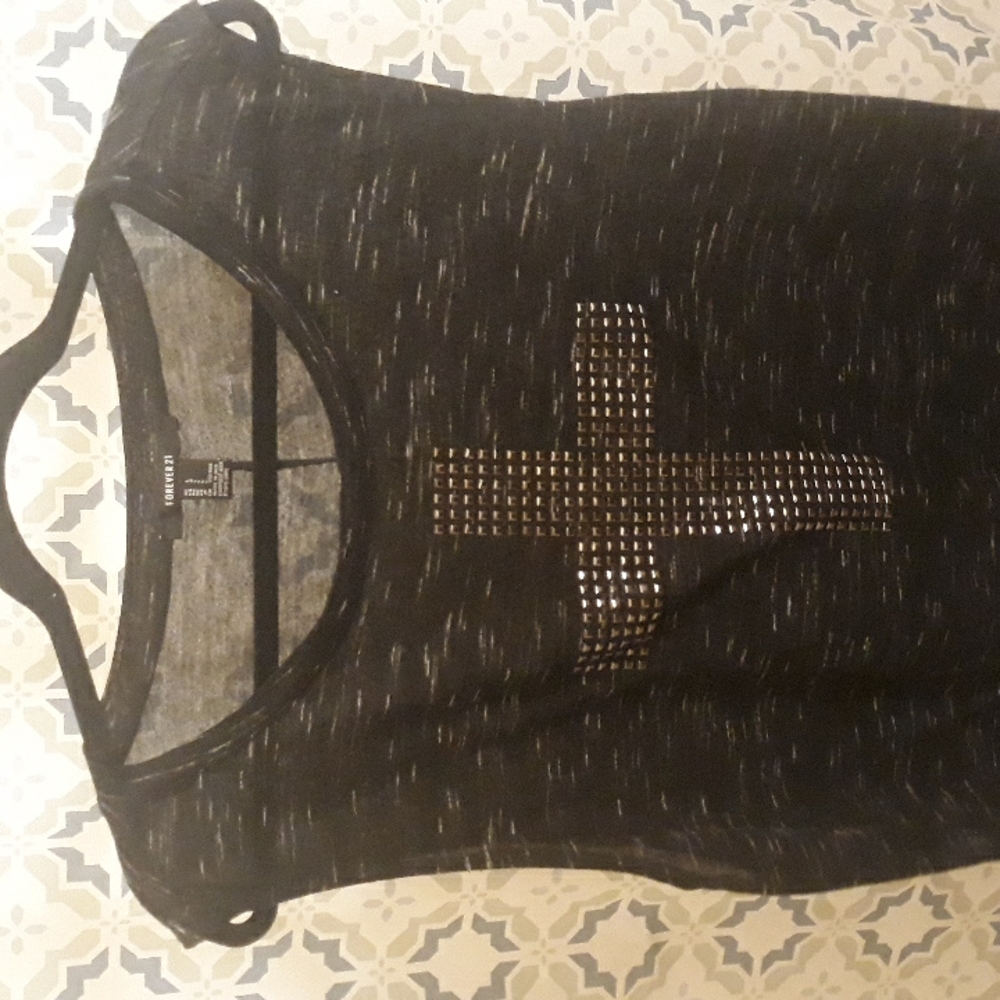 BLACK FOREVER 21 CROSS SHIRT